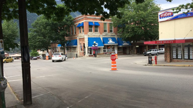 Lights returning to Nelson intersection