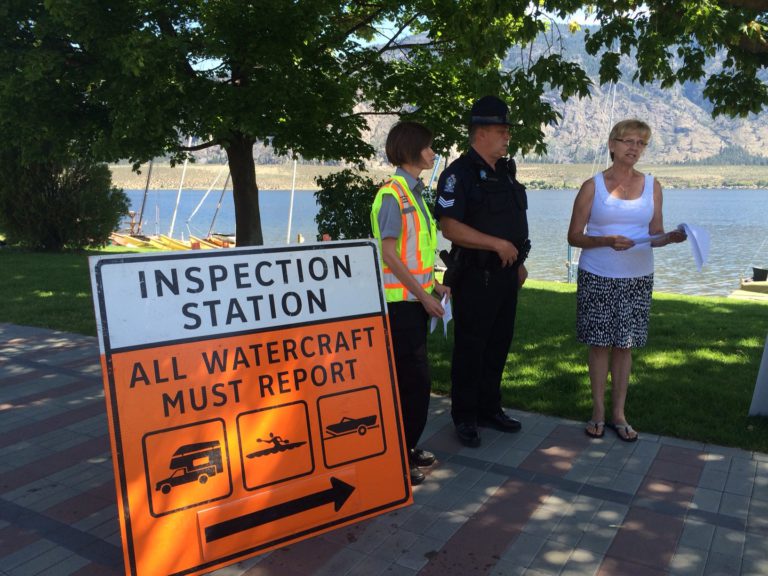Show your mussels – boat inspection stations open across B.C.
