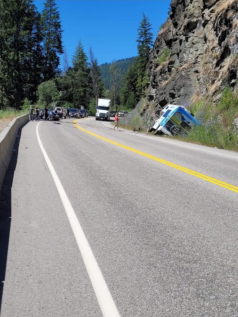 UPDATED: Afternoon crash detours traffic near Bonnington Falls